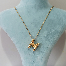 Çelik Gold M Harfli Kolye