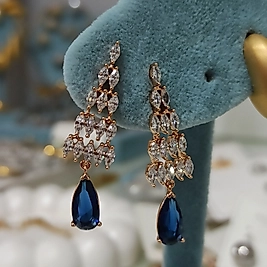 Xu-ping Taşlı Üçgen Formlu Küpe