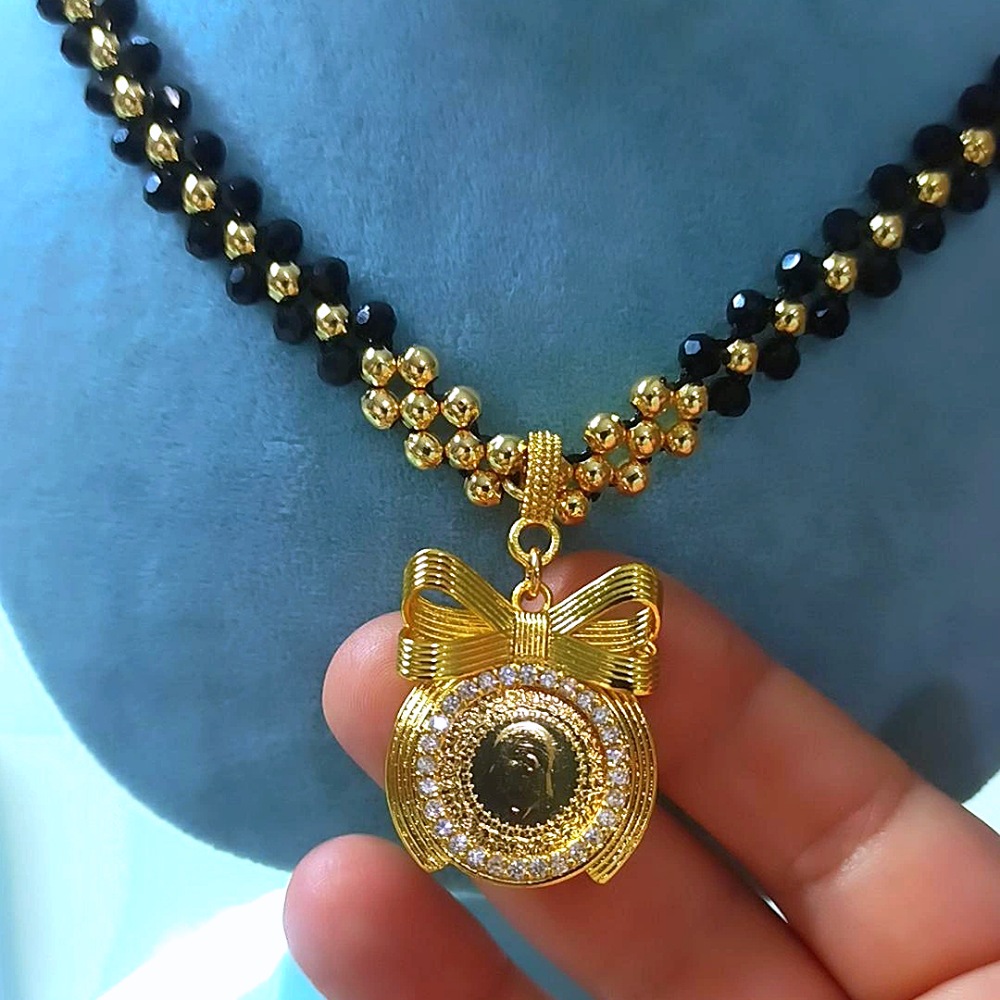 Boncuk Fiyonklu Çeyrekli Kolye