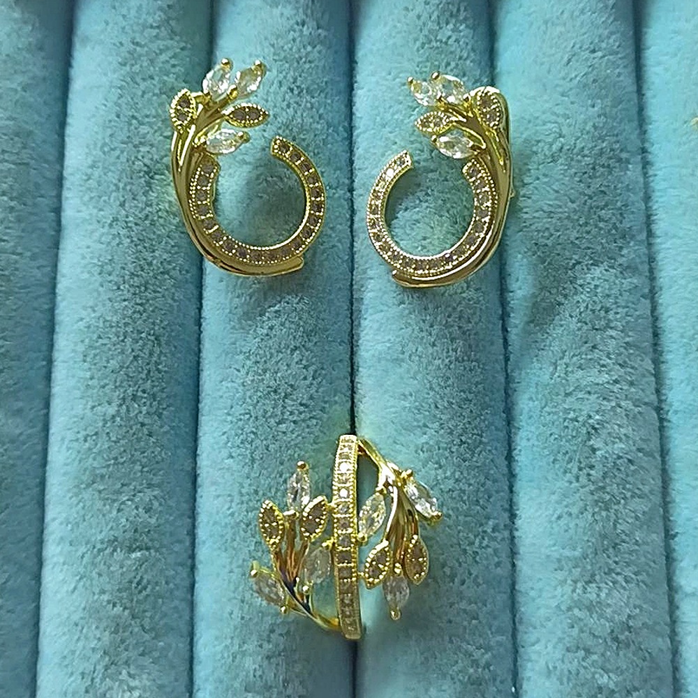 Yaprak Figürlü 14K Set