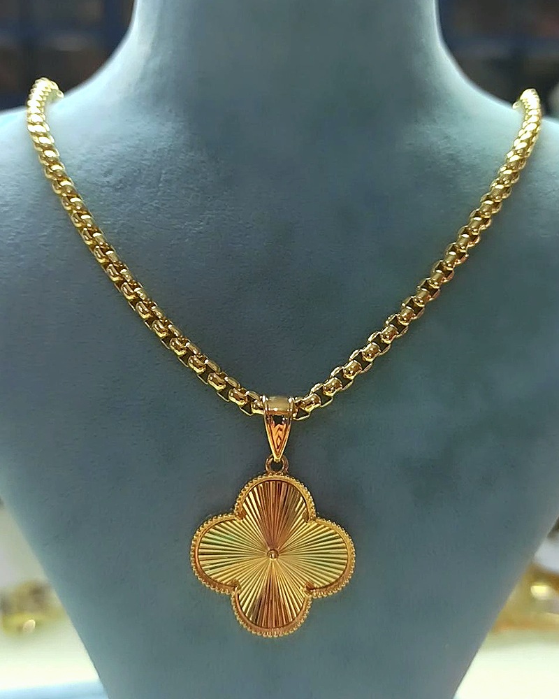 Xuping 14K Yonca Kolye