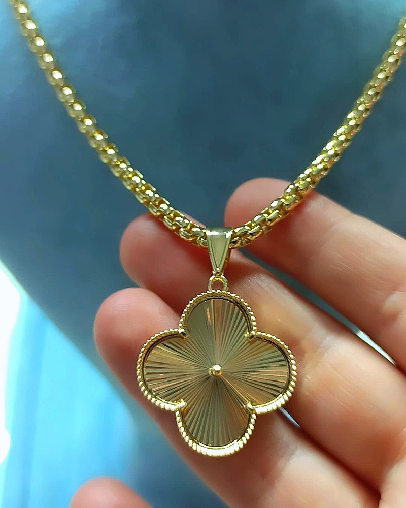 Xuping 14K Yonca Kolye