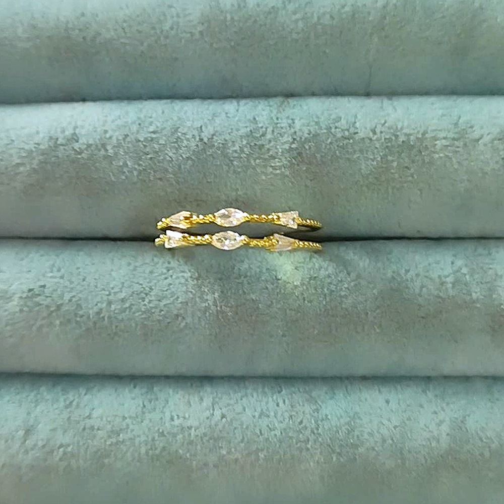 14K Çift Sıra Taşlı Zarif Yüzük