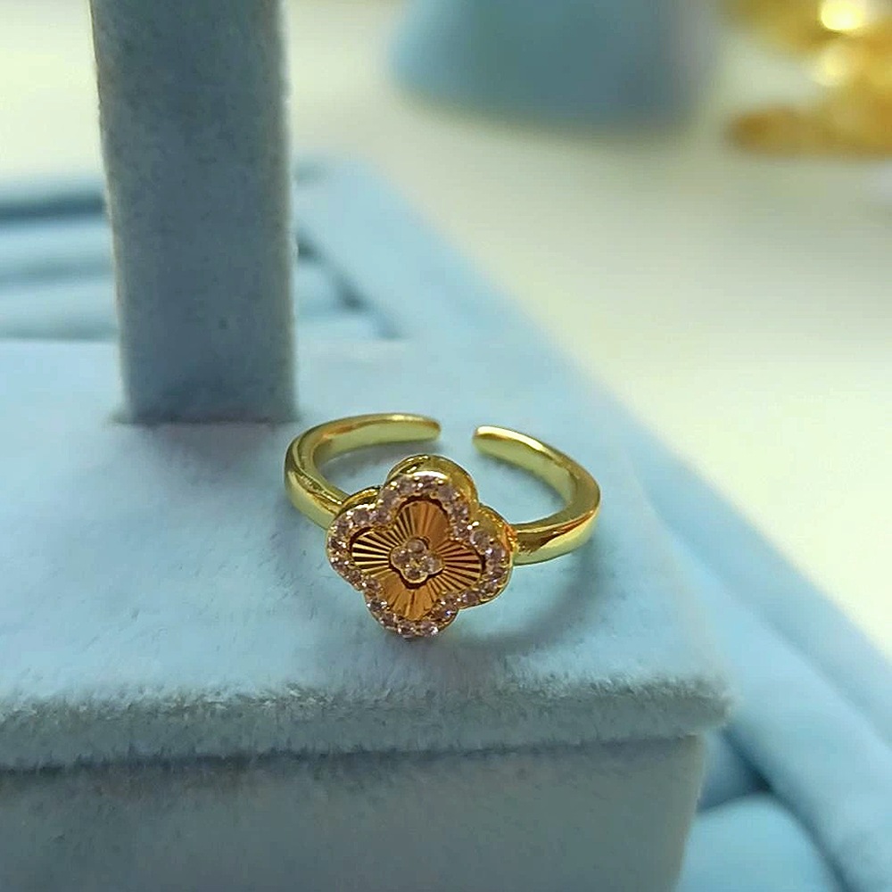 14K Yonca Taşlı Yüzük